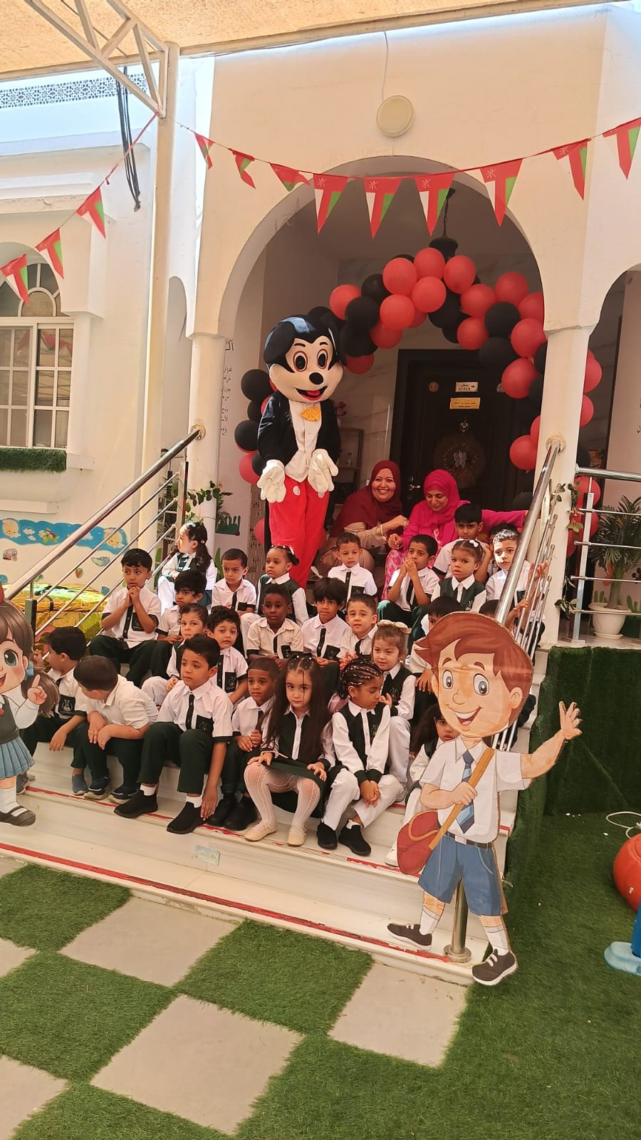 مشاريع فنية لطلاب الصف الأول في مدرسة المنارة